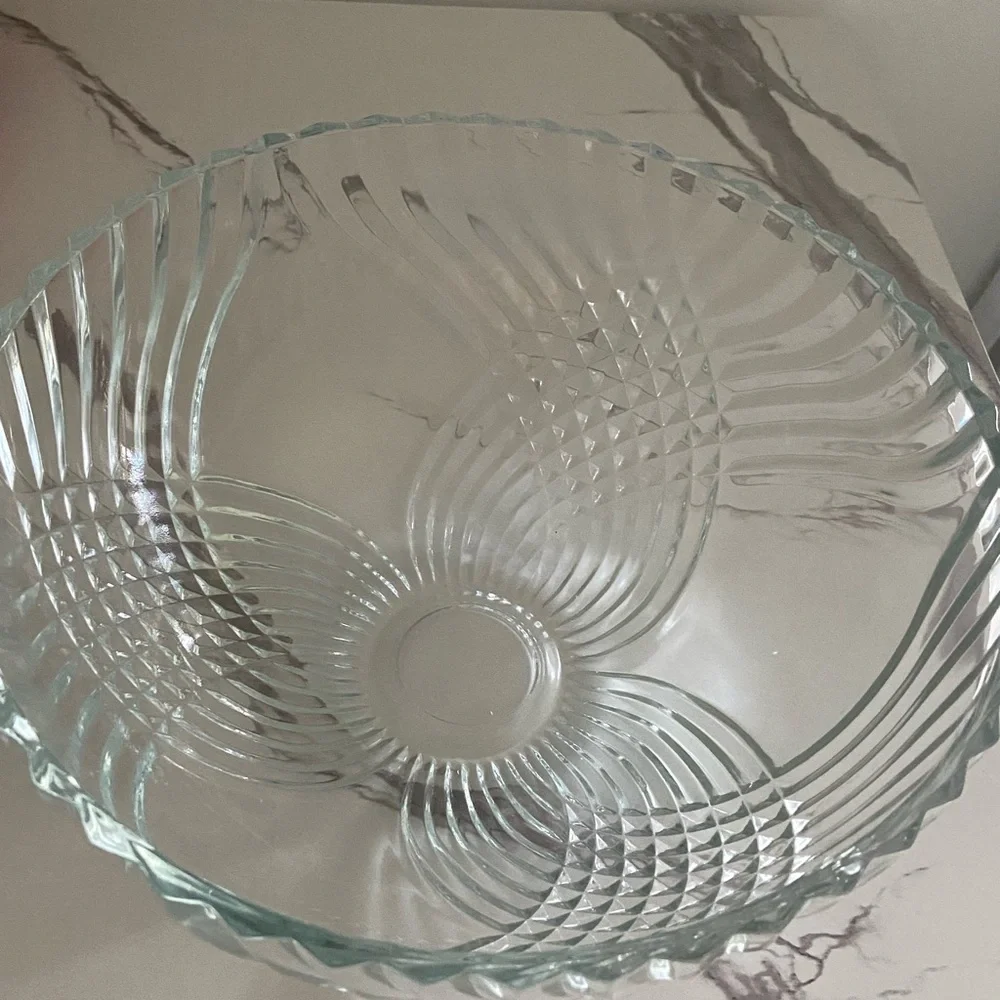 Vintage clear cut Indiana glass serving bowl - Picture 8 of 11